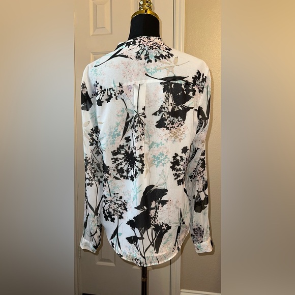 Tommy Hilfiger Women’s M White Floral Long Sleeve V-Neck Blouse Ruffle Detail - Picture 3 of 8